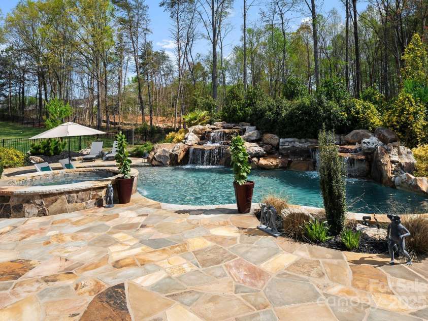 129 Hunts Landing Drive, Mooresville, NC 28117.  MLS# CAR4244761, YatesRealty ID 16060. 