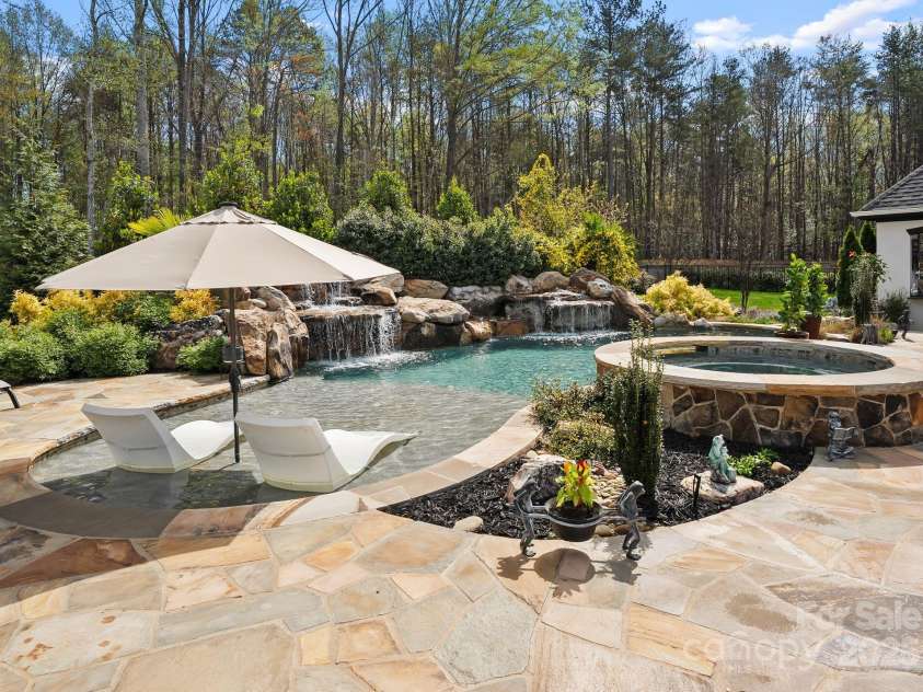 129 Hunts Landing Drive, Mooresville, NC 28117.  MLS# CAR4244761, YatesRealty ID 16060. 