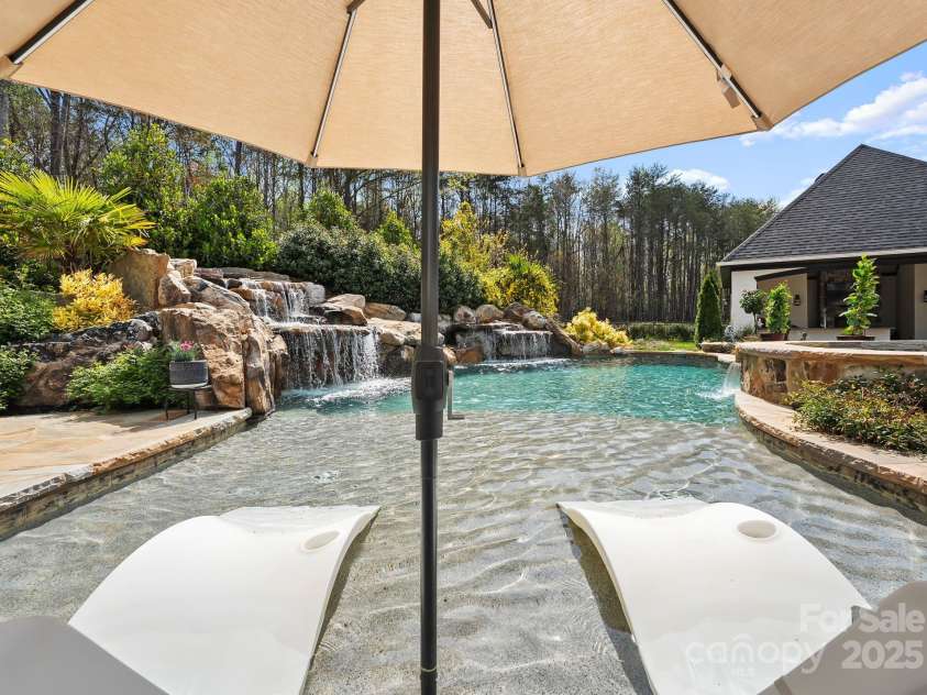 129 Hunts Landing Drive, Mooresville, NC 28117.  MLS# CAR4244761, YatesRealty ID 16060. 