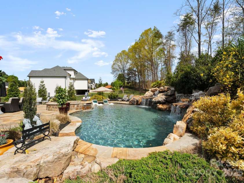 129 Hunts Landing Drive, Mooresville, NC 28117.  MLS# CAR4244761, YatesRealty ID 16060. 