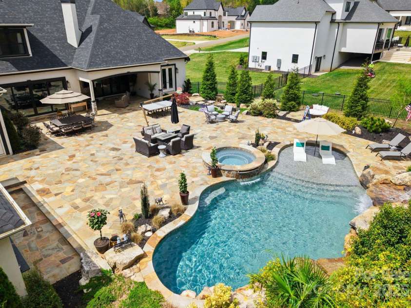 129 Hunts Landing Drive, Mooresville, NC 28117.  MLS# CAR4244761, YatesRealty ID 16060. 