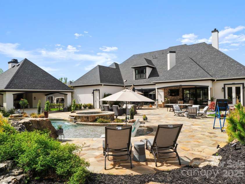 129 Hunts Landing Drive, Mooresville, NC 28117.  MLS# CAR4244761, YatesRealty ID 16060. 