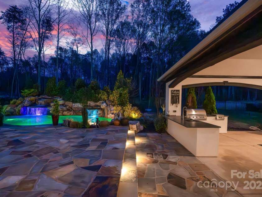 129 Hunts Landing Drive, Mooresville, NC 28117.  MLS# CAR4244761, YatesRealty ID 16060. 