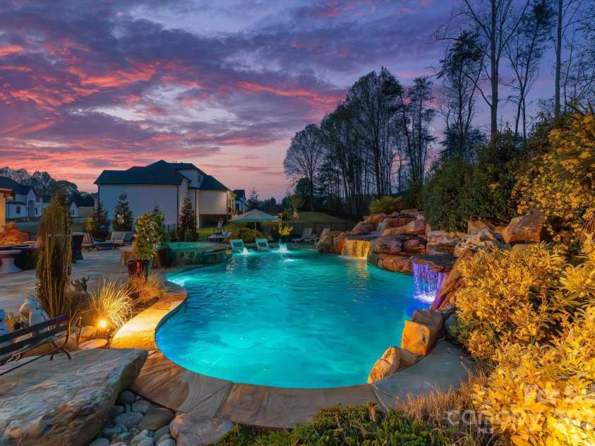 129 Hunts Landing Drive, Mooresville, NC 28117.  MLS# CAR4244761, YatesRealty ID 16060. 