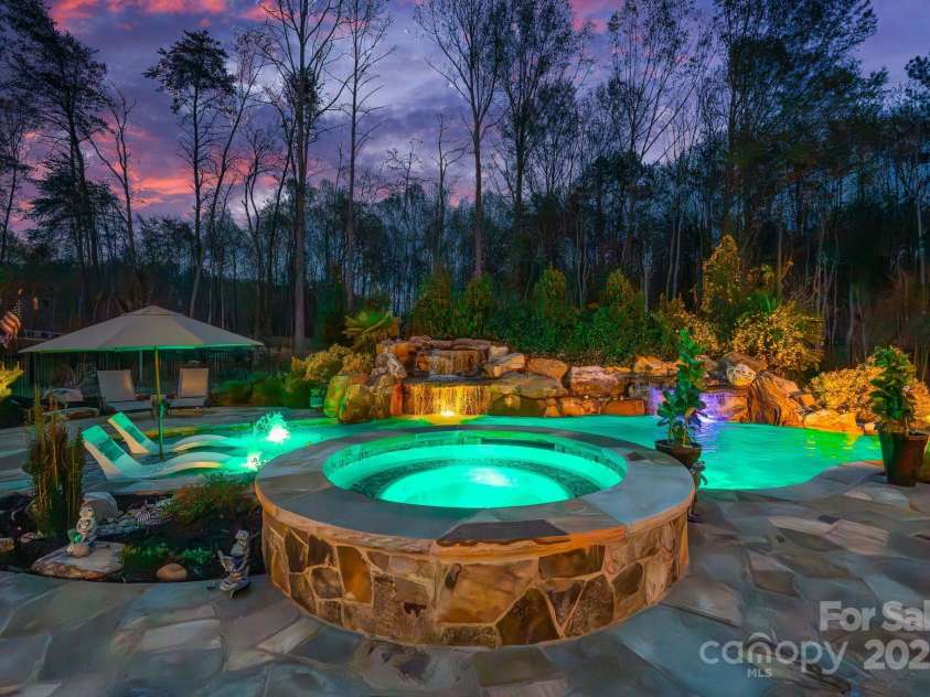 129 Hunts Landing Drive, Mooresville, NC 28117.  MLS# CAR4244761, YatesRealty ID 16060. 