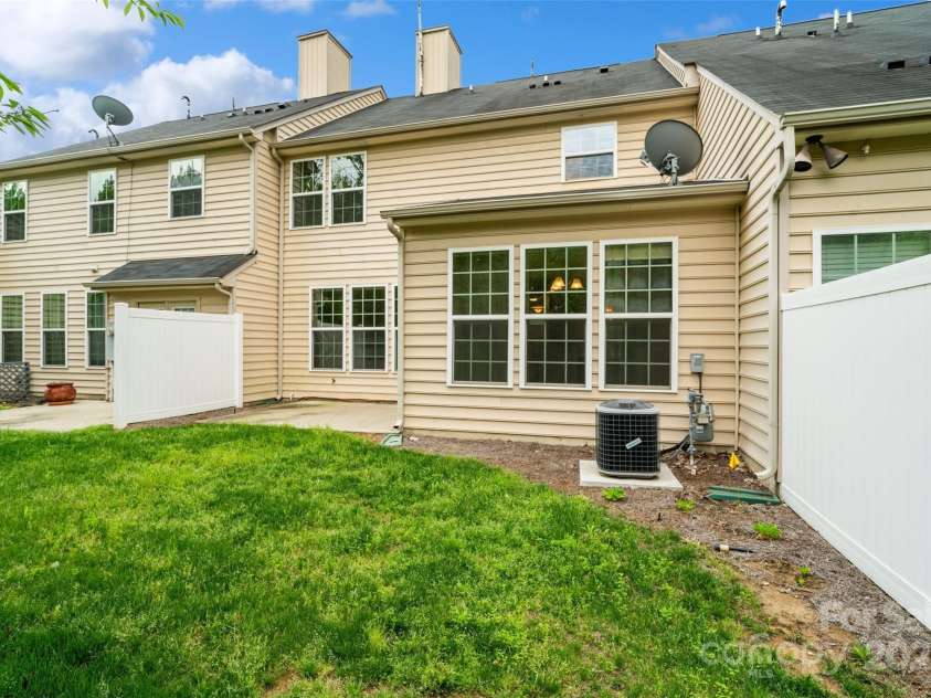 9618 Springholm Drive, Charlotte, NC 28278.  MLS# CAR4246189, YatesRealty ID 16061. 