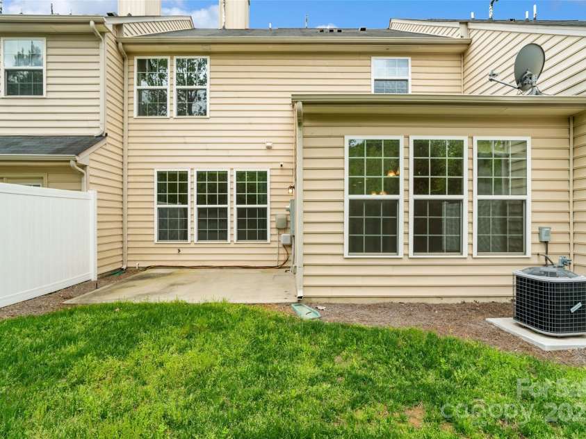 9618 Springholm Drive, Charlotte, NC 28278.  MLS# CAR4246189, YatesRealty ID 16061. 
