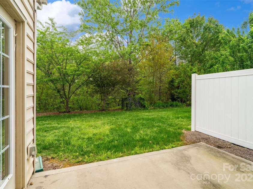 9618 Springholm Drive, Charlotte, NC 28278.  MLS# CAR4246189, YatesRealty ID 16061. 
