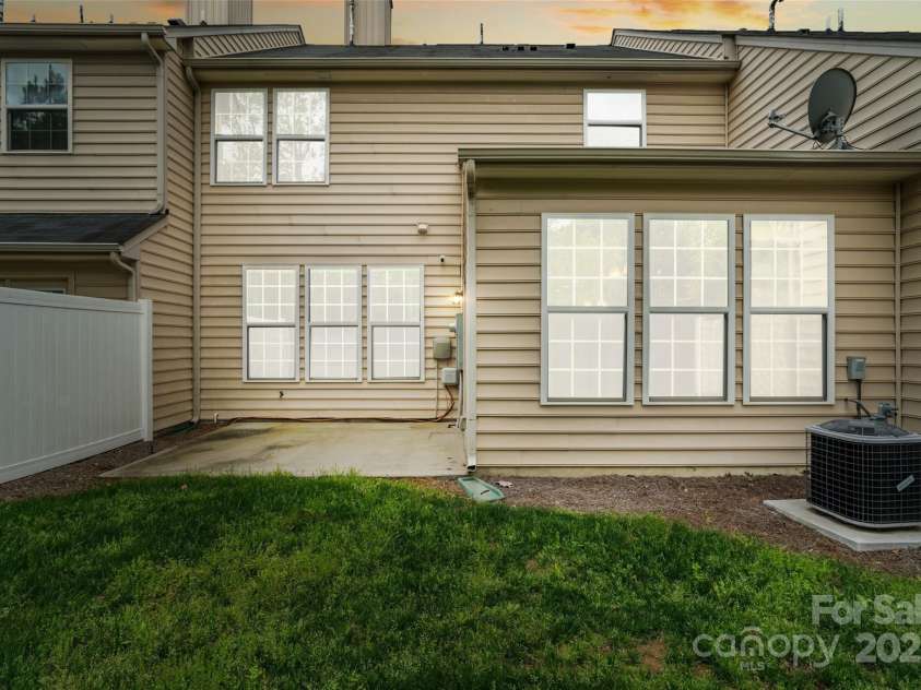 9618 Springholm Drive, Charlotte, NC 28278.  MLS# CAR4246189, YatesRealty ID 16061. 