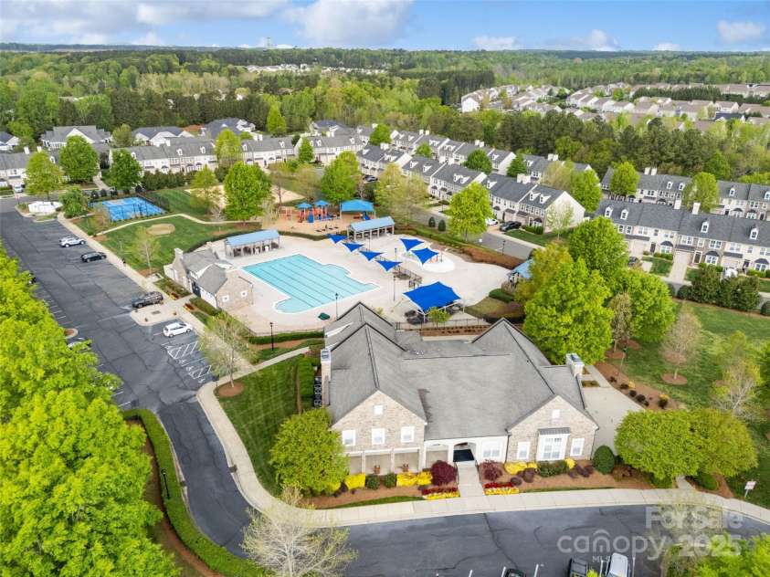 9618 Springholm Drive, Charlotte, NC 28278.  MLS# CAR4246189, YatesRealty ID 16061. 