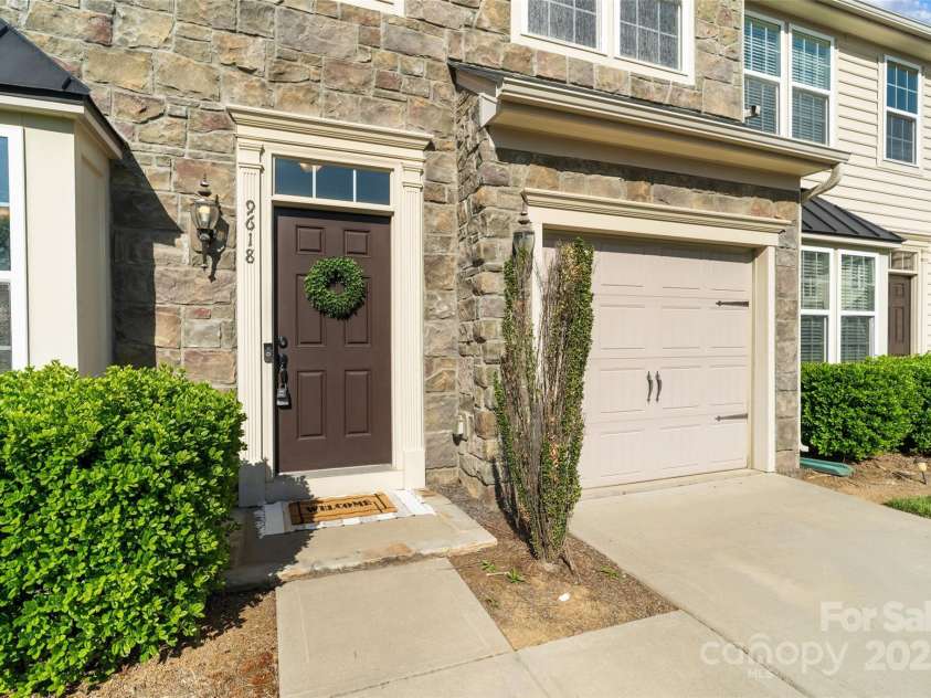 9618 Springholm Drive, Charlotte, NC 28278.  MLS# CAR4246189, YatesRealty ID 16061. 