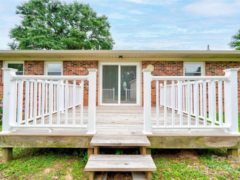 1690 Montevista Drive, Shelby, NC 28150.  MLS# CAR4256275, YatesRealty ID 16062. Back Deck
