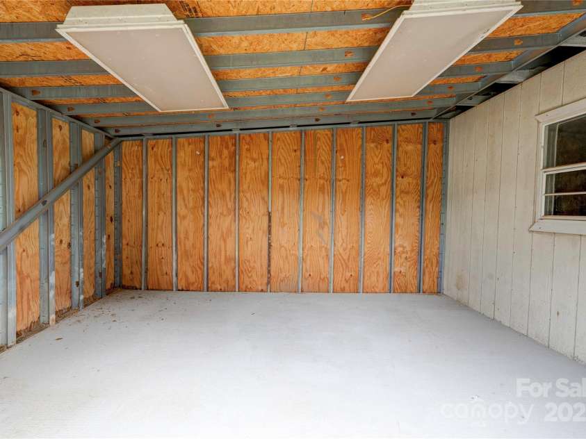 1690 Montevista Drive, Shelby, NC 28150.  MLS# CAR4256275, YatesRealty ID 16062. Carport