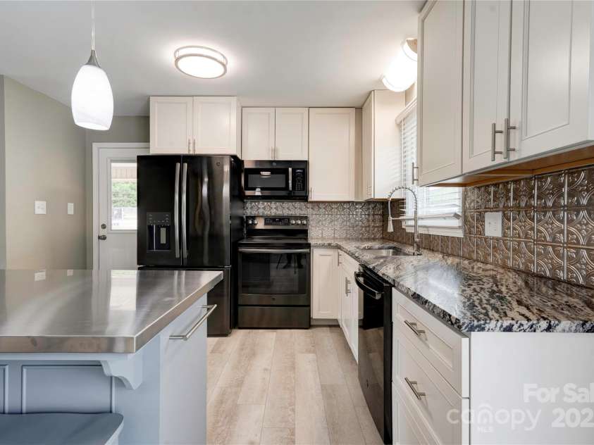 1690 Montevista Drive, Shelby, NC 28150.  MLS# CAR4256275, YatesRealty ID 16062. Kitchen 1