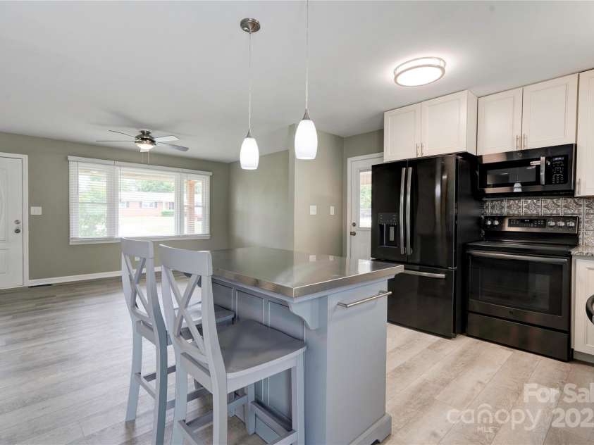 1690 Montevista Drive, Shelby, NC 28150.  MLS# CAR4256275, YatesRealty ID 16062. Kitchen 4