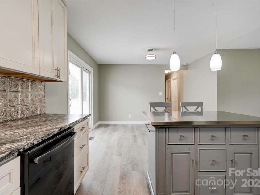1690 Montevista Drive, Shelby, NC 28150.  MLS# CAR4256275, YatesRealty ID 16062. Kitchen/Dining 5