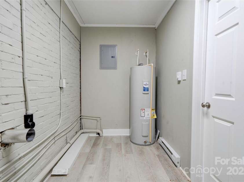 1690 Montevista Drive, Shelby, NC 28150.  MLS# CAR4256275, YatesRealty ID 16062. Laundry