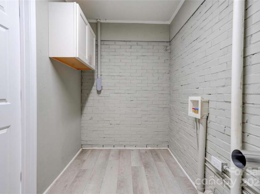 1690 Montevista Drive, Shelby, NC 28150.  MLS# CAR4256275, YatesRealty ID 16062. Laundry