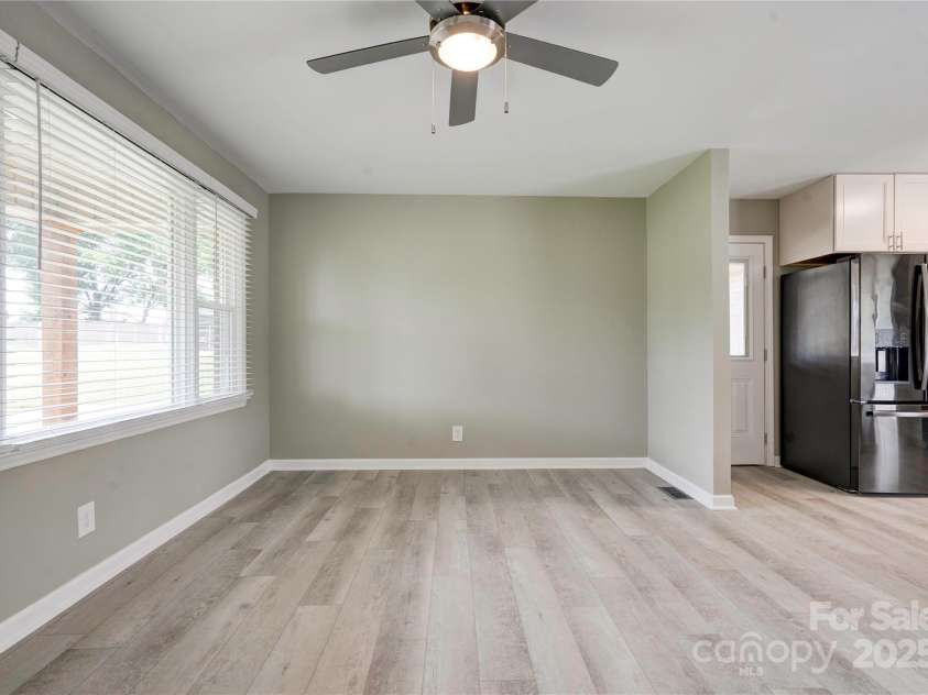 1690 Montevista Drive, Shelby, NC 28150.  MLS# CAR4256275, YatesRealty ID 16062. Living Room