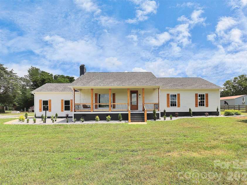 5008 Steele Village Road, Rock Hill, SC 29730.  MLS# CAR4363417, YatesRealty ID 16062. 