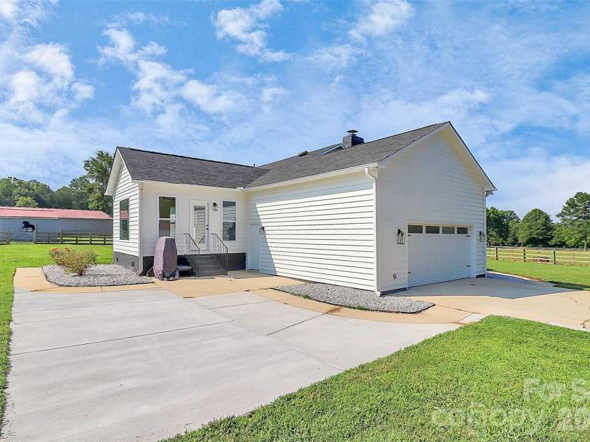 5008 Steele Village Road, Rock Hill, SC 29730.  MLS# CAR4363417, YatesRealty ID 16062. 