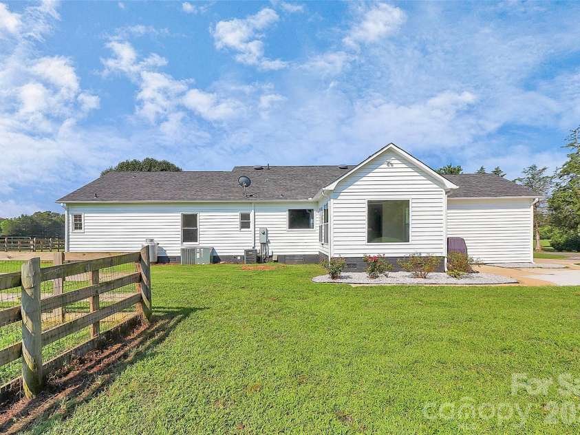 5008 Steele Village Road, Rock Hill, SC 29730.  MLS# CAR4363417, YatesRealty ID 16062. 