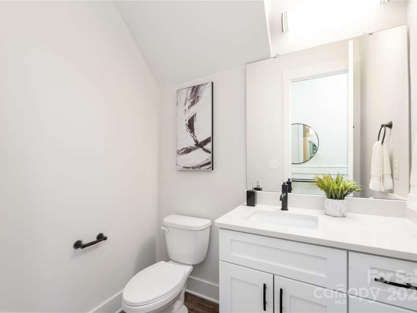 3895 12th Street, Hickory, NC 28601.  MLS# CAR4238756, YatesRealty ID 16065. 