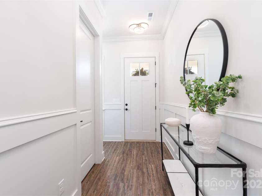 3895 12th Street, Hickory, NC 28601.  MLS# CAR4238756, YatesRealty ID 16065. 