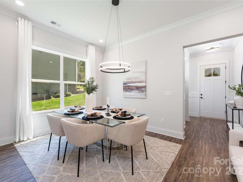 3895 12th Street, Hickory, NC 28601.  MLS# CAR4238756, YatesRealty ID 16065. 