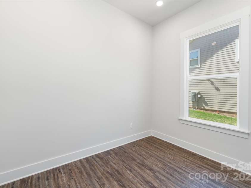 3895 12th Street, Hickory, NC 28601.  MLS# CAR4238756, YatesRealty ID 16065. 