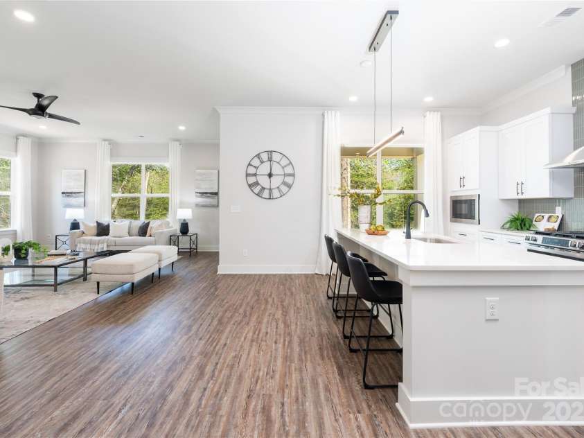 3895 12th Street, Hickory, NC 28601.  MLS# CAR4238756, YatesRealty ID 16065. 