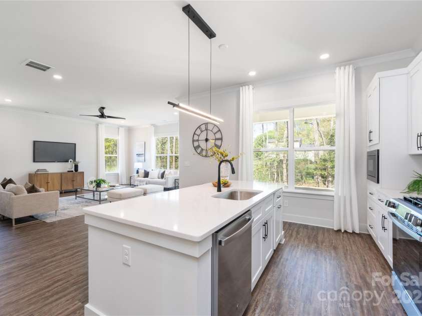 3895 12th Street, Hickory, NC 28601.  MLS# CAR4238756, YatesRealty ID 16065. 