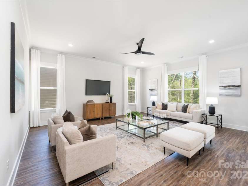 3895 12th Street, Hickory, NC 28601.  MLS# CAR4238756, YatesRealty ID 16065. 