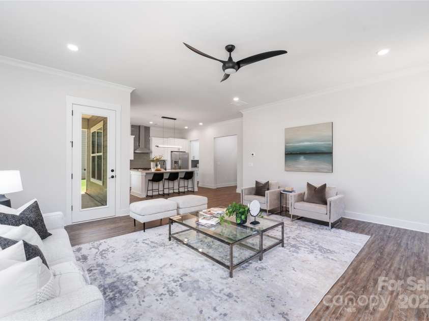 3895 12th Street, Hickory, NC 28601.  MLS# CAR4238756, YatesRealty ID 16065. 