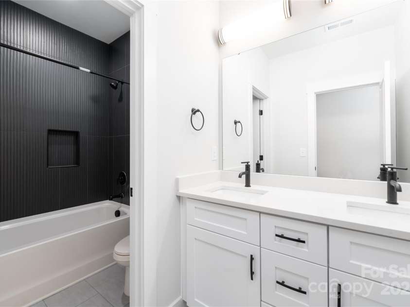 3895 12th Street, Hickory, NC 28601.  MLS# CAR4238756, YatesRealty ID 16065. 