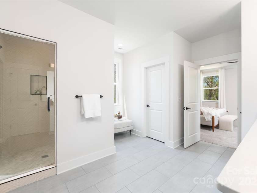 3895 12th Street, Hickory, NC 28601.  MLS# CAR4238756, YatesRealty ID 16065. 