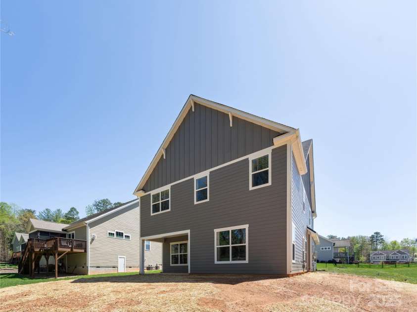 3895 12th Street, Hickory, NC 28601.  MLS# CAR4238756, YatesRealty ID 16065. 