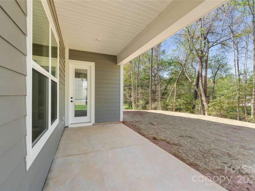 3895 12th Street, Hickory, NC 28601.  MLS# CAR4238756, YatesRealty ID 16065. 