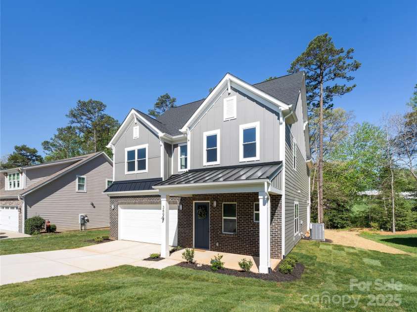 3895 12th Street, Hickory, NC 28601.  MLS# CAR4238756, YatesRealty ID 16065. 