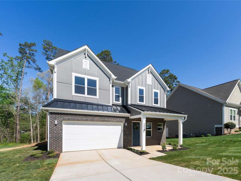 3895 12th Street, Hickory, NC 28601.  MLS# CAR4238756, YatesRealty ID 16065. 