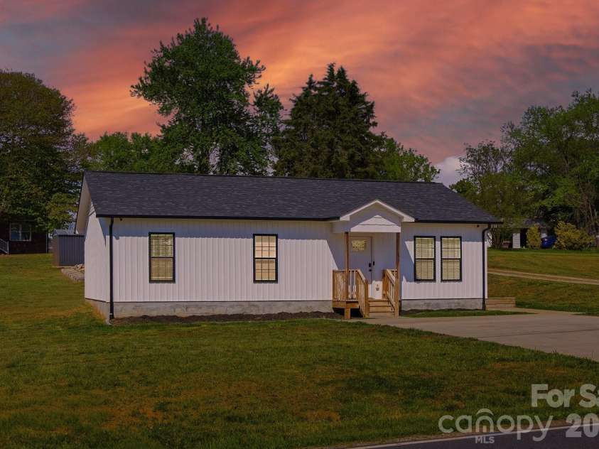 177 Duke Street, Granite Falls, NC 28630.  MLS# CAR4364575, YatesRealty ID 16066. 