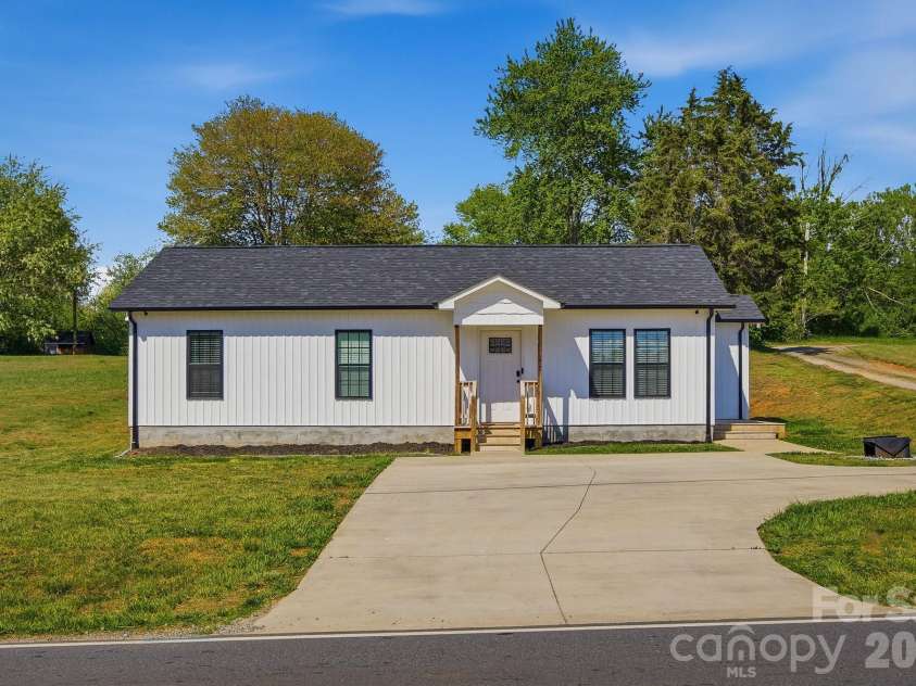 177 Duke Street, Granite Falls, NC 28630.  MLS# CAR4364575, YatesRealty ID 16066. 