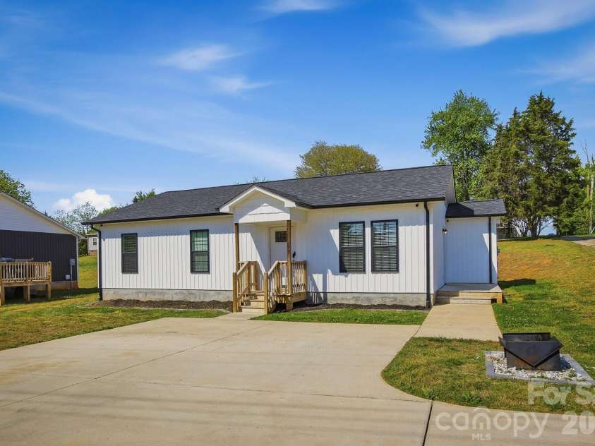 177 Duke Street, Granite Falls, NC 28630.  MLS# CAR4364575, YatesRealty ID 16066. 