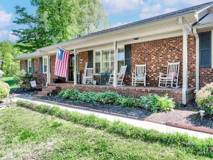 212 Brookwood Drive, Salisbury, NC 28146.  MLS# CAR4247076, YatesRealty ID 16066. 