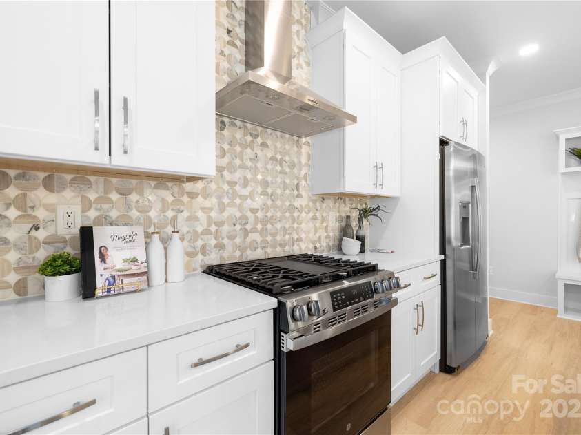 1305 39th Avenue Place, Hickory, NC 28601.  MLS# CAR4210575, YatesRealty ID 16067. 