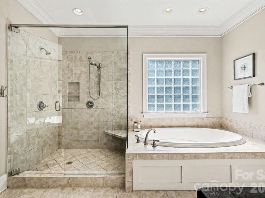 8000 Skye Lochs Drive, Waxhaw, NC 28173.  MLS# CAR4388481, YatesRealty ID 16067. 