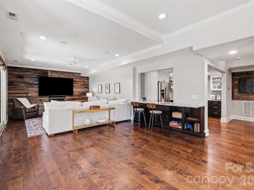 8000 Skye Lochs Drive, Waxhaw, NC 28173.  MLS# CAR4388481, YatesRealty ID 16067. 