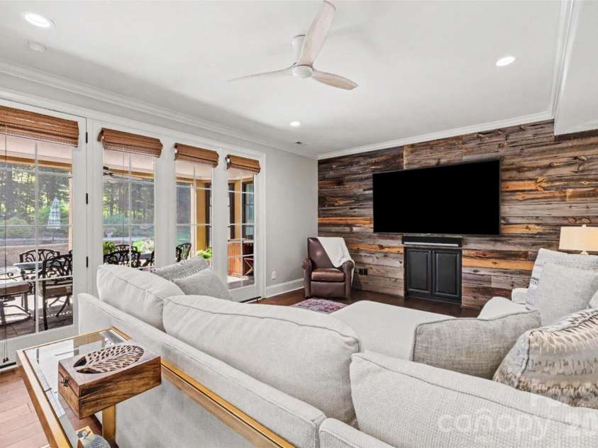8000 Skye Lochs Drive, Waxhaw, NC 28173.  MLS# CAR4388481, YatesRealty ID 16067. 