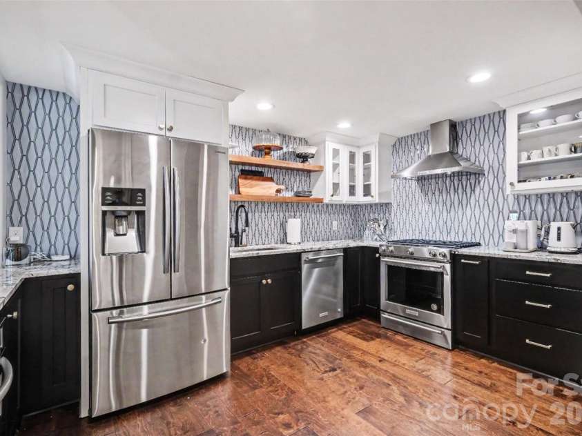 8000 Skye Lochs Drive, Waxhaw, NC 28173.  MLS# CAR4388481, YatesRealty ID 16067. 