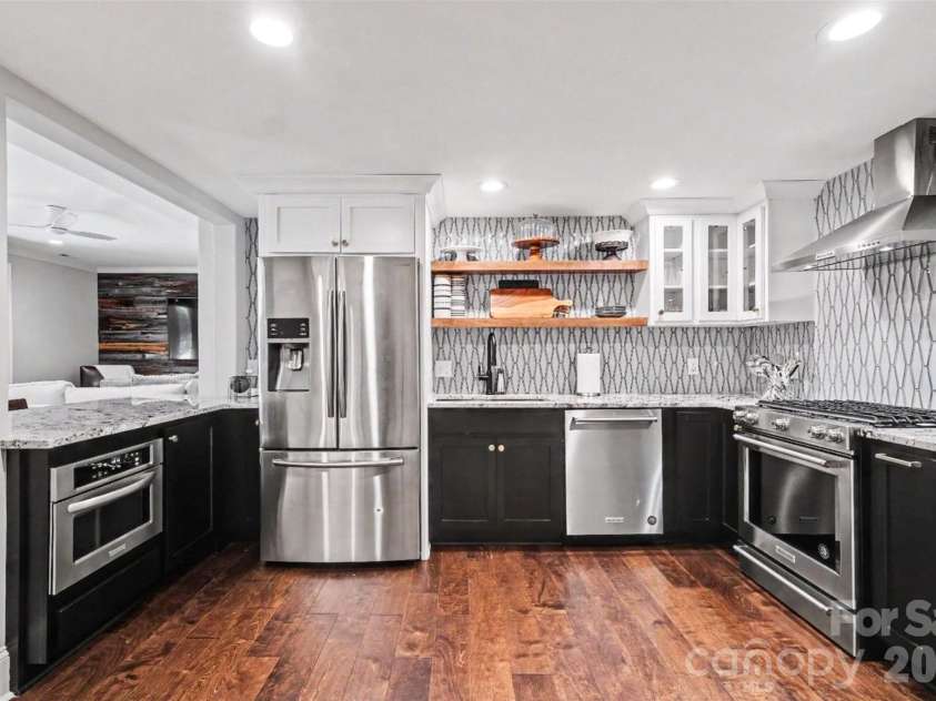 8000 Skye Lochs Drive, Waxhaw, NC 28173.  MLS# CAR4388481, YatesRealty ID 16067. 
